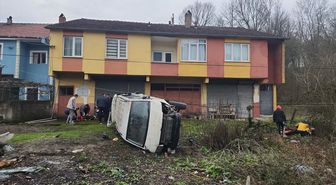 Zonguldak'ta minibüsün devrilmesi sonucu 4 kişi yaralandı