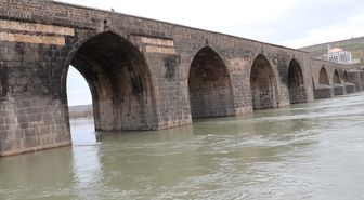 Barajlardan kontrollü tahliye sonrası Dicle Nehri'nin su seviyesi yükseldi