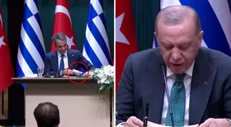 Cumhurbaşkanı Erdoğan'la görüşen Miçotakis'in hareketi basın toplantısına damga vurdu