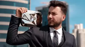 Enes Batur gözaltına alındı