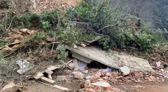 Rize'de Heyelan: Ev Toprak Altında Kaldı