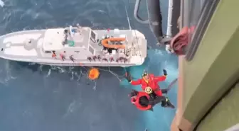 MSB, İzmir açıklarında batan göçmen botundaki 2 kişinin kurtarıldığını duyurdu