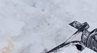 Verici istasyonundaki arızaya giden ekibin üzerine çığ düştü