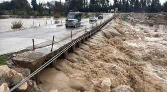 Antalya'yı sağanak vurdu; 7 ilçede okullar tatil edildi