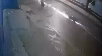 Ataşehir'de hafif ticari araca çarpan motosiklet sürücüsü yaralandı