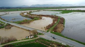 Büyük Menderes Nehri taştı, kara yolu ulaşıma kapatıldı