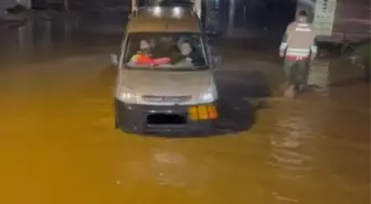 Hatay'da sağanak; dere taştı, evi ve ahırı su bastı