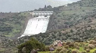 İzmir'de aşırı yağışlar sonrası barajlardan kontrollü su bırakılıyor