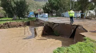 İzmir'de sağanak; yollar su doldu, esnaf mağdur oldu