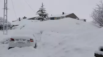 Karlıova'da kar kalınlığı 2 metreyi buldu