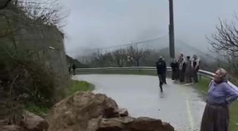 Nazilli'de Heyelan Nedeniyle Mahalle Yolu Ulaşıma Kapandı