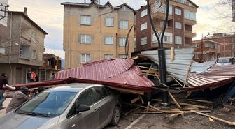 Ordu'nun yüksek kesimlerinde fırtına; 11 evin çatısı uçtu