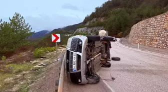 Otomobil ile hafif ticari araç çarpıştı; 2 yaralı