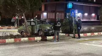 Otomobil yayalara çarptı: 3 yaralı