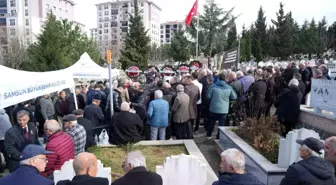 Ozan Arif, 7. ölüm yıl dönümünde mezarı başında anıldı