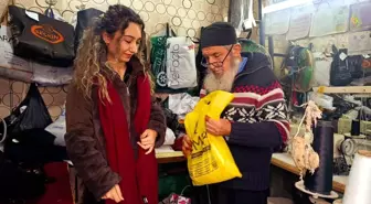 83'lük terzi, ilk günkü aşkla mesleğini sürdürüyor