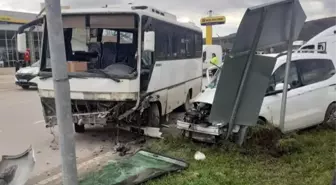 Amasya'da midibüs ile kamyonet çarpıştı: 6 yaralı