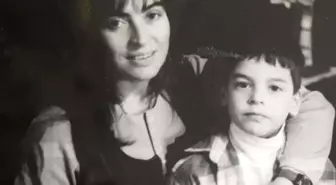 Annesi vefat etmişti: Akın Akınözü'nden duygulandıran Sevgililer Günü paylaşımı