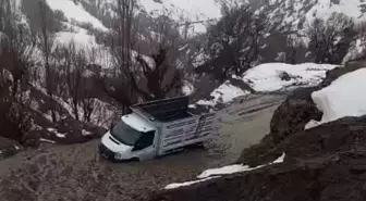 Bitlis'te heyelan nedeniyle 4 köy yolu ulaşıma kapandı