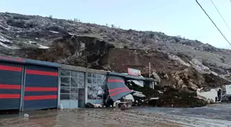 Bitlis'te heyelan: Sanayi sitesindeki dükkan toprak yığını altında kaldı