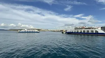 Bozcaada ve Gökçeada'da feribot seferlerine 'fırtına' engeli