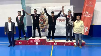 Burhaniyeli genç boksörler Balıkesir'de 8 ödül aldı