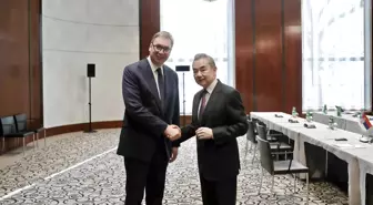 Çin Dışişleri Bakanı Münih'te Sırbistan Cumhurbaşkanı ile Görüştü