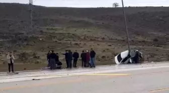 Direğe çarpan otomobil ikiye katlandı: 1 yaralı