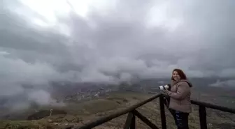 Makam Dağı'ndan sis altında kalan Ergani görüntülendi