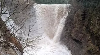Osmaniye'de 3 gündür devam eden yağmur ve fırtına hayatı olumsuz etkiledi
