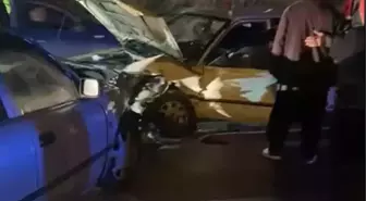 Osmaniye'de iki otomobil kafa kafaya çarpıştı; 4 yaralı