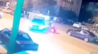 Otomobil ve motosikletin karıştığı kaza güvenlik kamerasına yansıdı