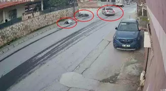Otomobille çarpışan motosiklet sürücüsünün metrelerce havaya savrulduğu anlar kamerada