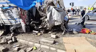 Şanlıurfa'da freni patlayan kamyon araçların arasına daldı: 1 ölü, 3 yaralı
