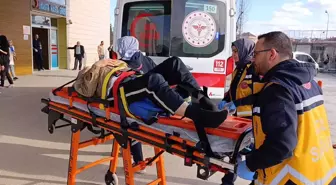 Tamir etmek istediği traktörün altında kalarak ağır yaralandı