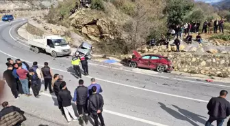 Alanya'da 3 araçlı zincirleme kaza: 1 ölü, 3 yaralı