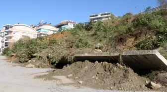 Alanya'da toprak kayması kamerada