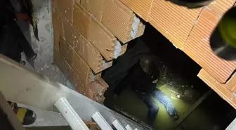 Balıkesir'de asansör boşluğuna düşen kişi kurtarıldı; o anlar kamerada