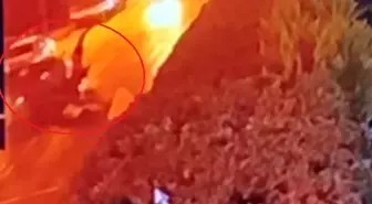 Bursa'da motosiklet ile otomobilin çarpıştığı kaza kamerada; 2 yaralı