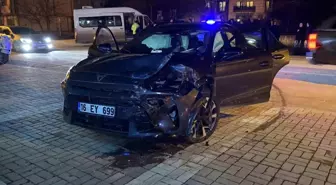 Bursa'da otomobil ile minibüs çarpıştı: 9 yaralı