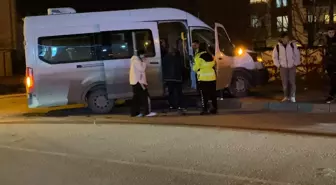 Bursa'da servis minibüsü ile otomobil çarpıştı: 9 yaralı