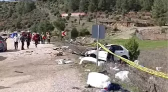 Hafriyat kamyonuyla çarpışan otomobilin sürücüsü yaralandı, eşi öldü