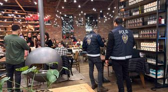 İskenderun polisi kafe ve kıraathanelere uygulama gerçekleştirdi