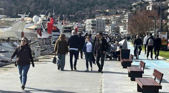İstanbul'da güneşli havayı fırsat bilenler Bebek sahiline akın etti