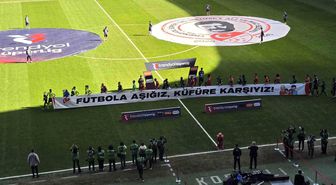 Kocaelispor Gaziantep FK maçında anlamlı pankartlar