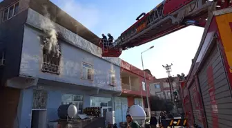 Mardin'de müstakil evde yangın: 3 kişi dumandan etkilendi