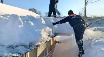 Rusya'da Çatılardan Düşen Kar ve Buz Nedeniyle 2 Kişi Hayatını Kaybetti