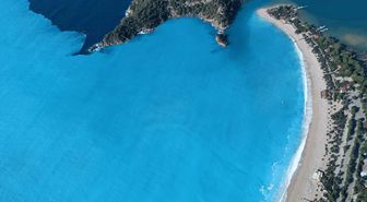 Sağanak sonrası Ölüdeniz'in rengi turkuaza döndü
