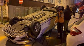 Üsküdar'da park halindeki 3 araca çarpan otomobil, takla attı: 1 yaralı
