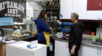 Bu kahvehaneye kadın eli değdi, müşteriler memnun